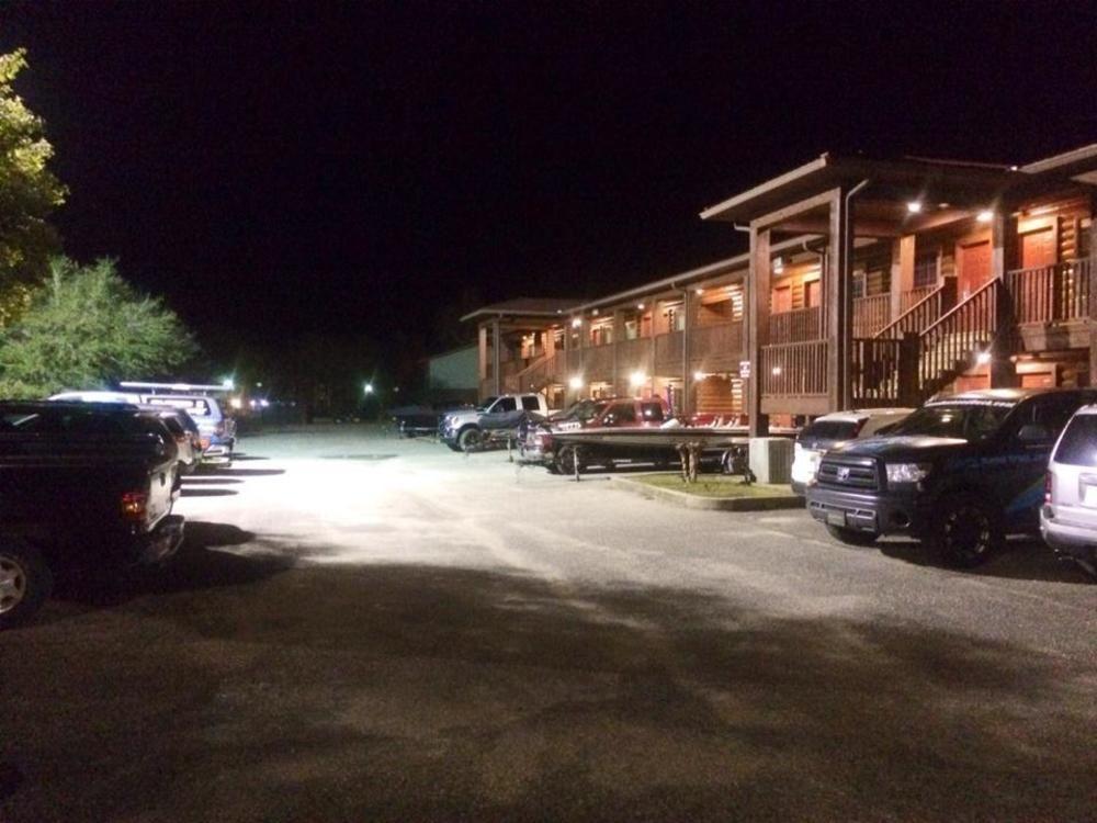 Log Cabin Inn Bay Minette Екстериор снимка