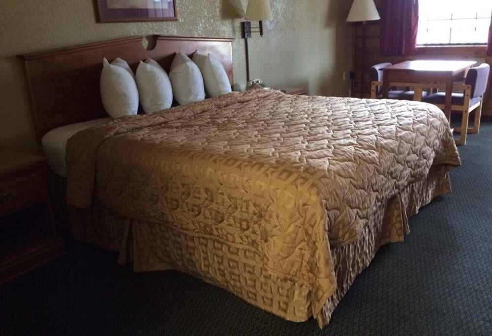 Log Cabin Inn Bay Minette Екстериор снимка