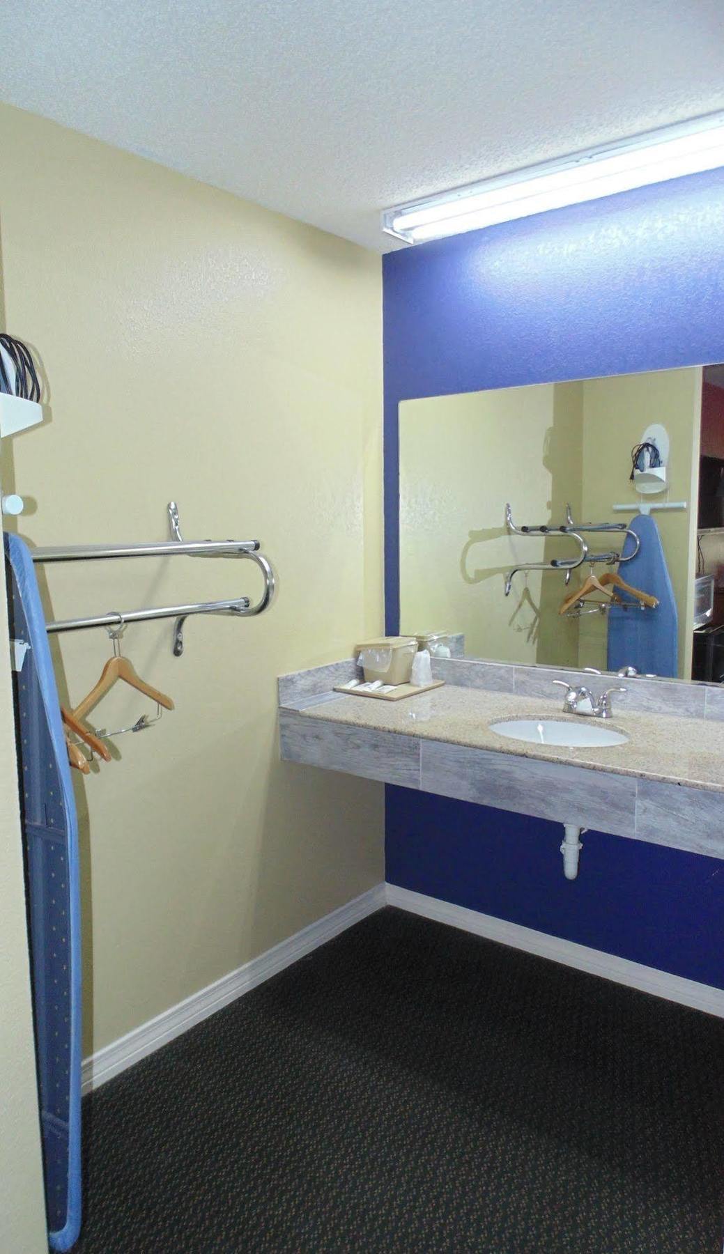 Log Cabin Inn Bay Minette Екстериор снимка