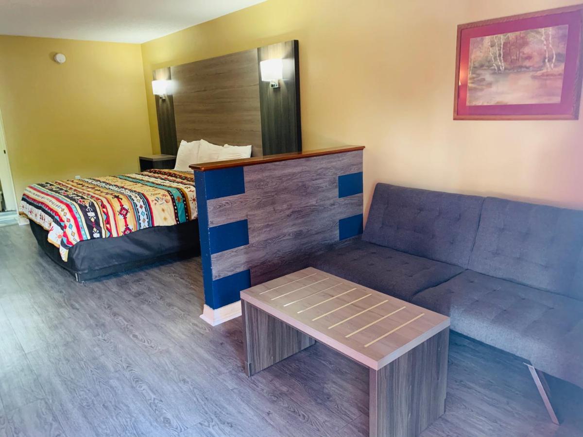 Log Cabin Inn Bay Minette Екстериор снимка