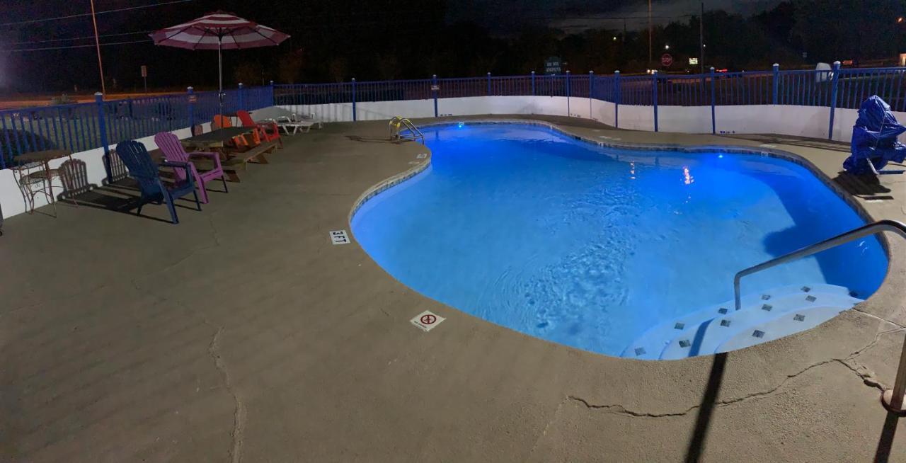 Log Cabin Inn Bay Minette Екстериор снимка