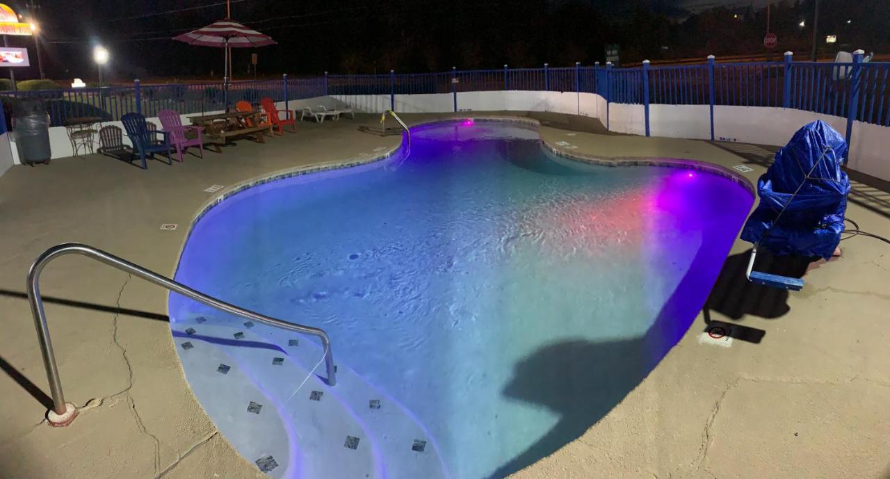 Log Cabin Inn Bay Minette Екстериор снимка